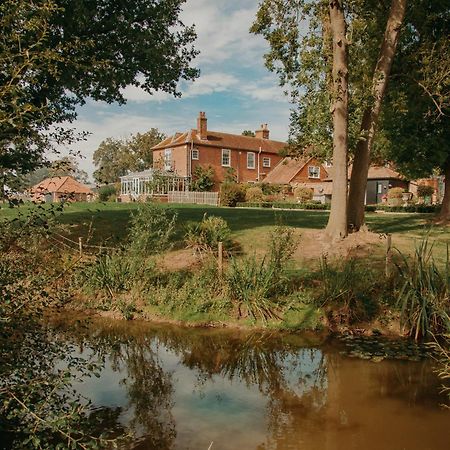B&B Downham Hall Wickford Bagian luar foto