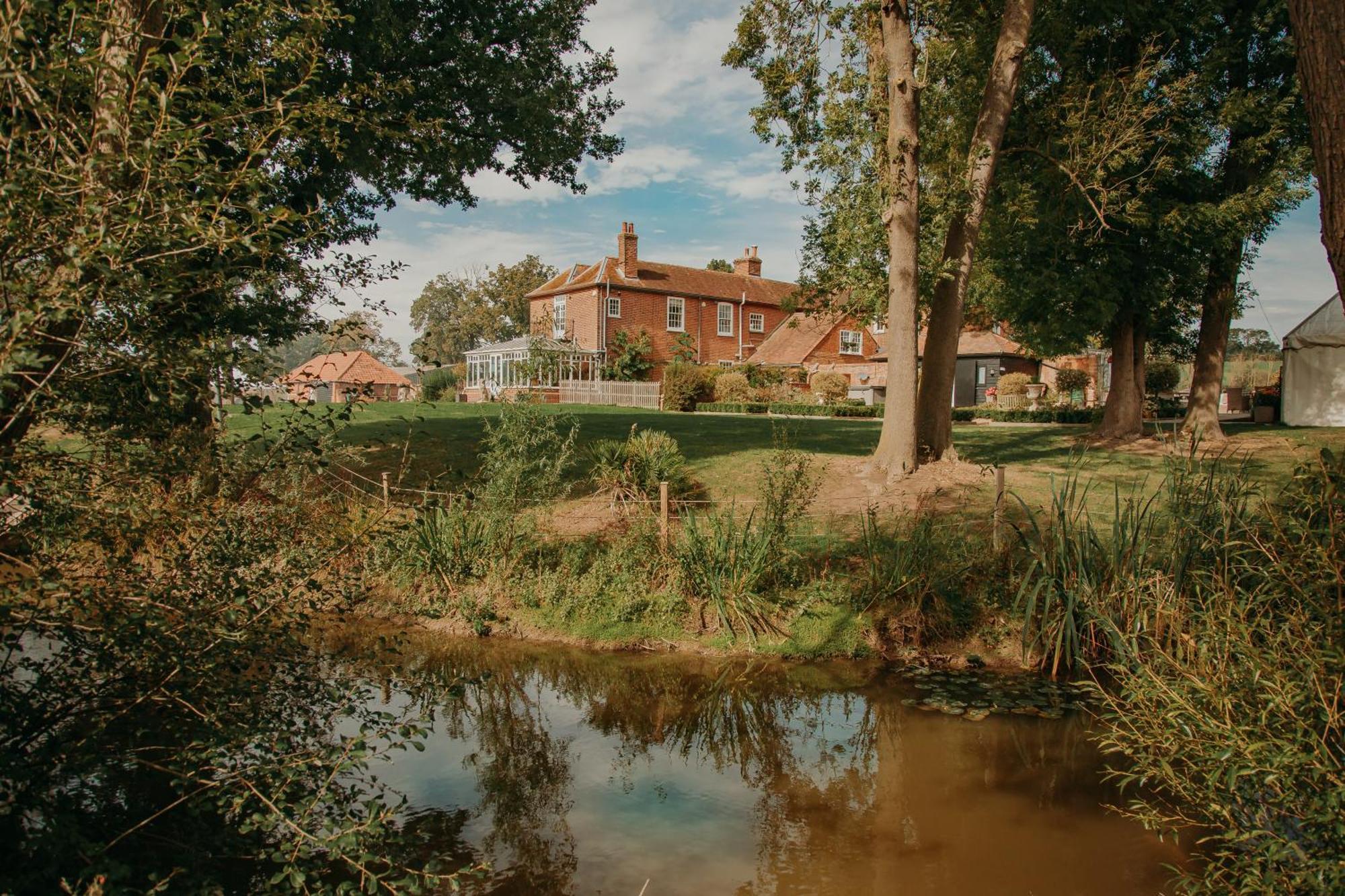 B&B Downham Hall Wickford Bagian luar foto